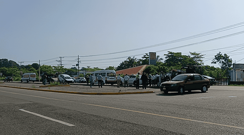 Un herido y daños materiales deja colisión de transportes públicos en la vía a Frontera