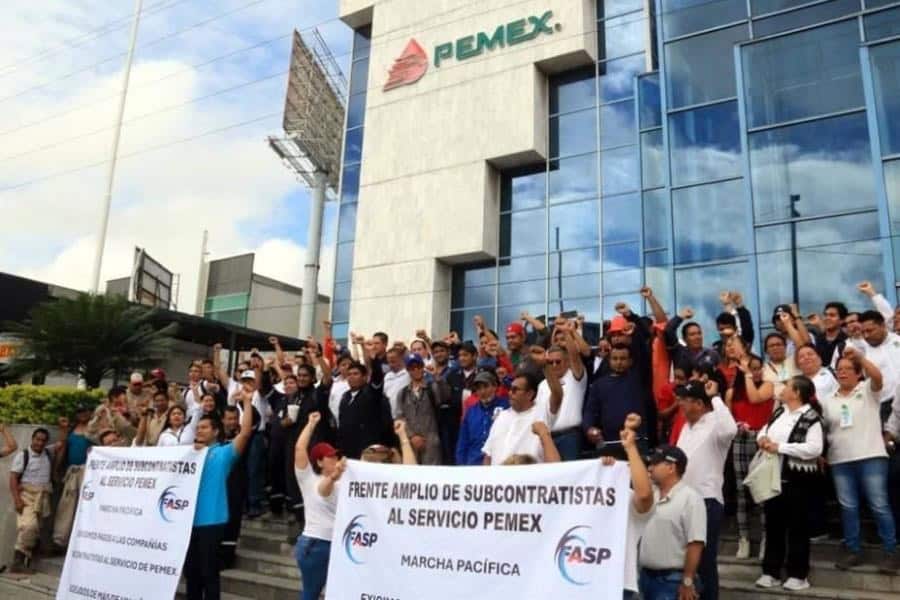 Amagan a Pemex con movilizaciones al cumplirse plazo para pago de adeudos