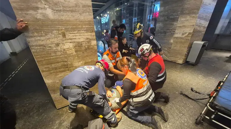 Reanuda operaciones Plaza Mítikah en la CDMX, tras cierre por desplome de elevador