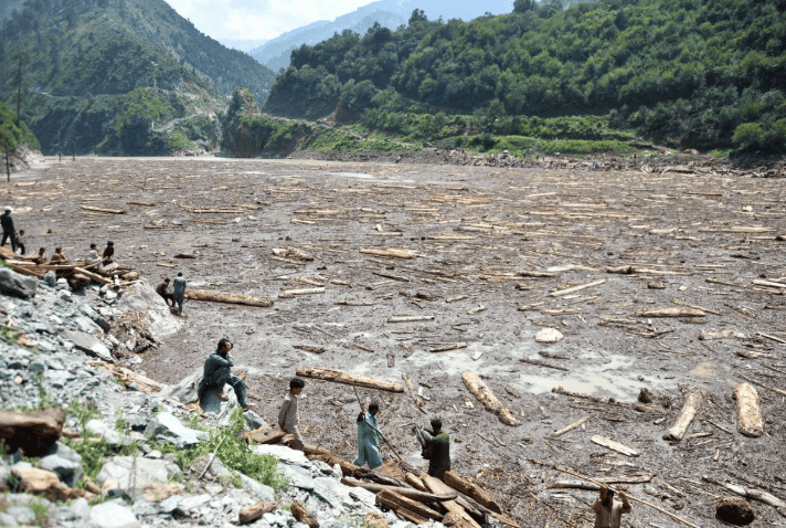 Lluvias monzónicas dejan 344 muertos en Pakistán