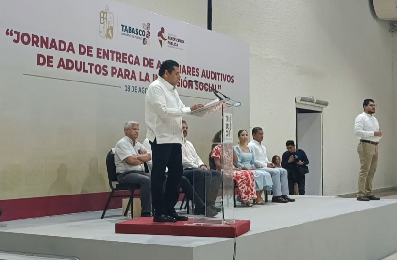 Inicia entrega de 500 auxiliares auditivos para adultos mayores en Tabasco