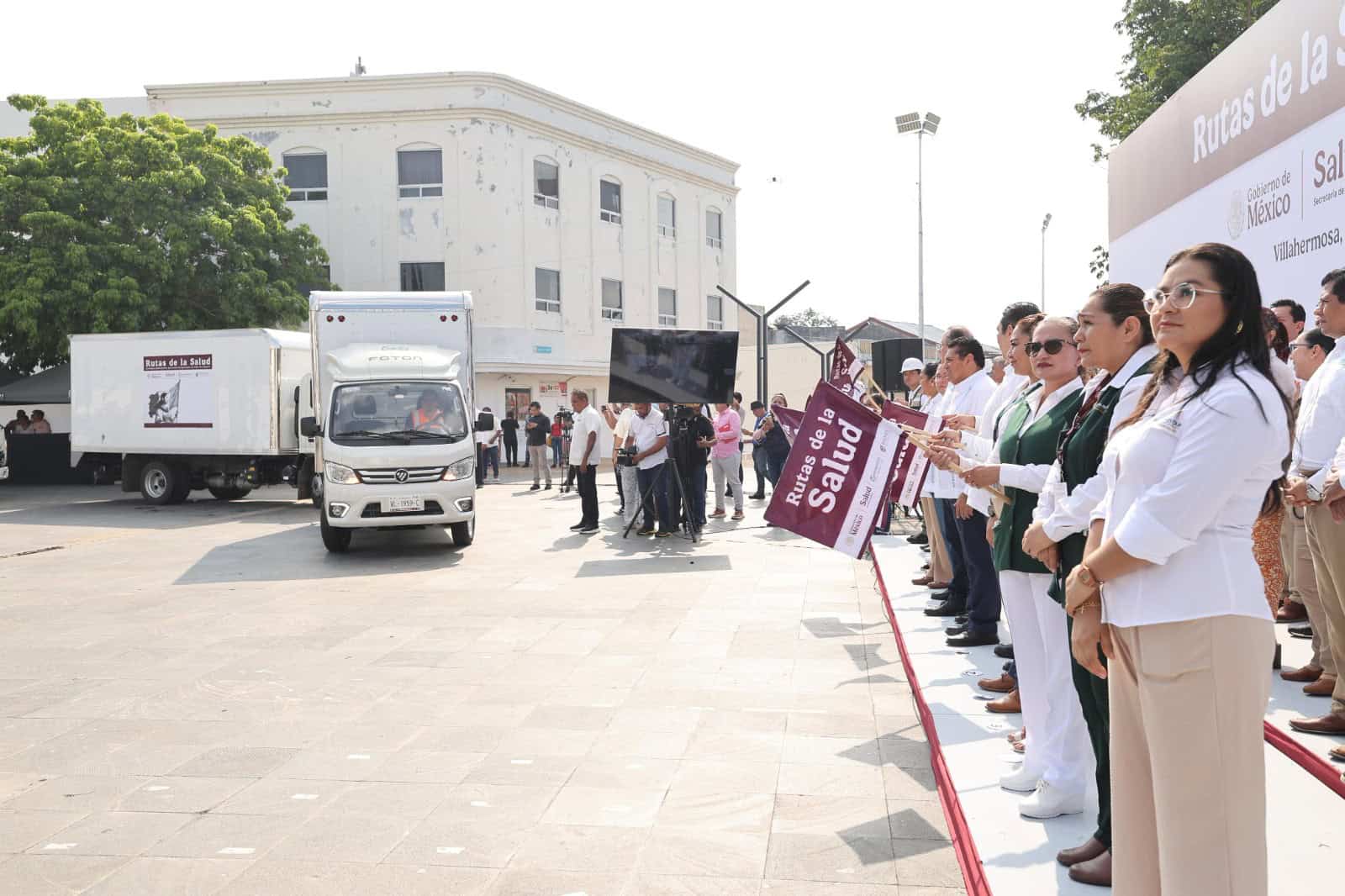 Dan banderazo en Tabasco a ‘Rutas de la Salud’; repartirán un millón de medicamentos