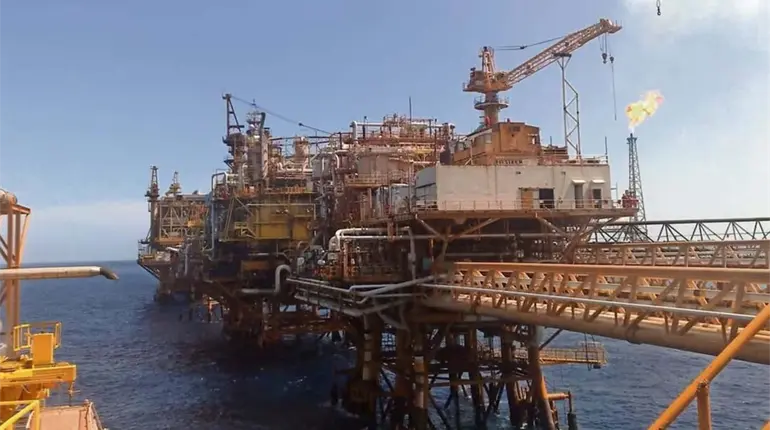 Más de 10 mil jubilados de Luz y Fuerza y Pemex reciben pensiones millonarias: Secretaría Anticorrupción