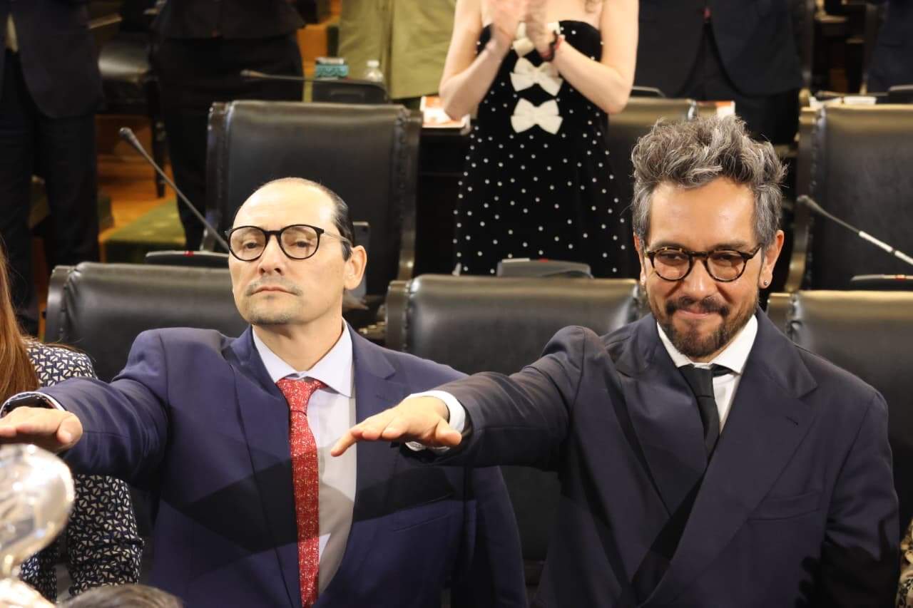 Pese a críticas, Genaro Lozano toma protesta como embajador de México en Italia