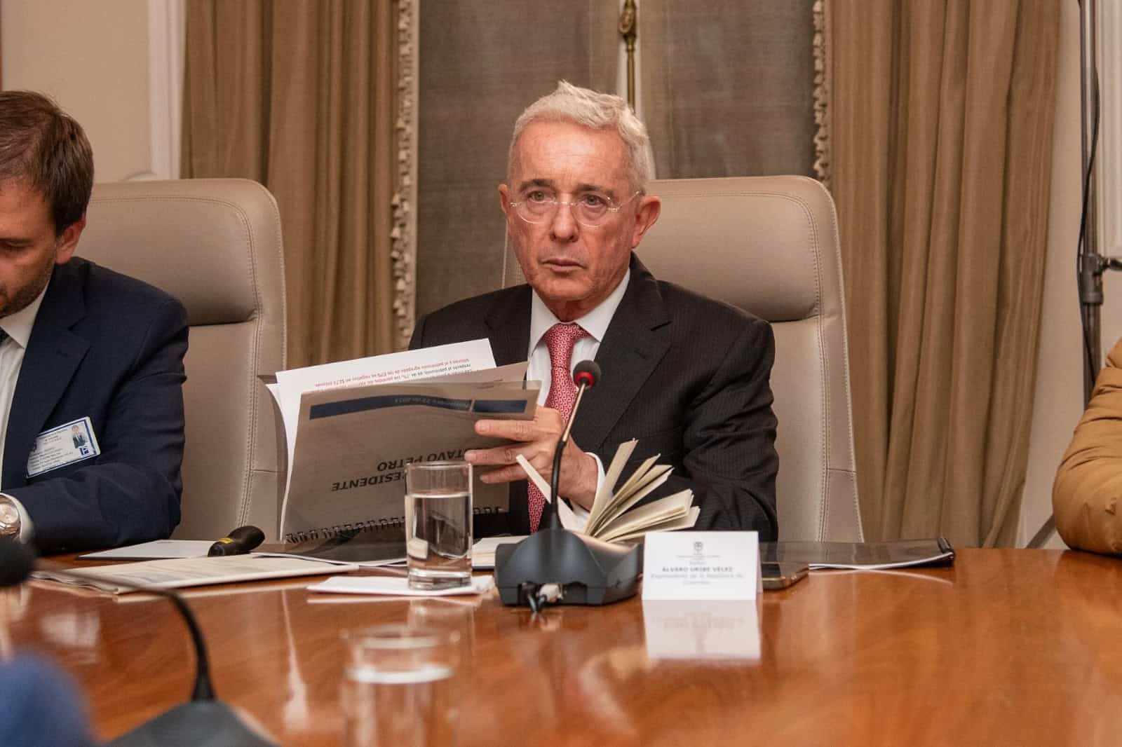 Tribunal ordena libertad inmediata del expresidente colombiano, Álvaro Uribe