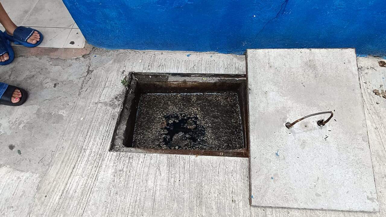 Invaden aguas negras viviendas en Indeco por drenajes principales colapsados