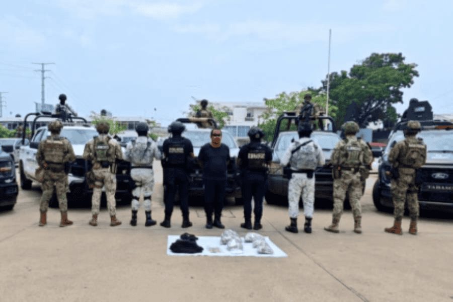 Detienen a policía “activo” con drogas en Ixtacomitán Detienen a policía “activo” con drogas en Ixtacomitán