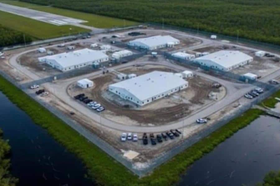 Ordenan cerrar Alligator Alcatraz dentro de 60 días