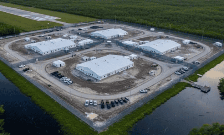 Florida apelará fallo judicial que ordena el cierre por 60 días de Alligator Alcatraz