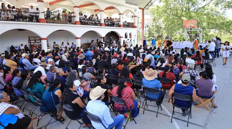 Adidas ofrece disculpa pública ante comunidad de Yalálag por plagiar huarache tradicional