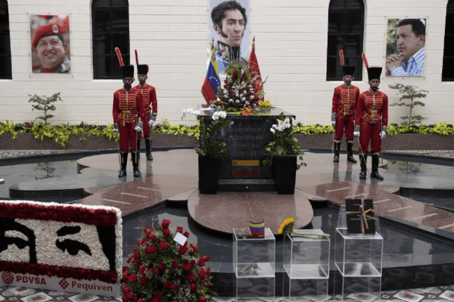 Cuartel con la tumba de Hugo Chávez, se convierte en centro de registro de milicianos en Venezuela