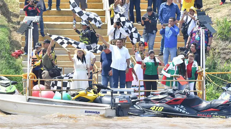 Carrera Motonáutica “50 leguas del Grijalva” termina con éxito en el malecón de Villahermosa
