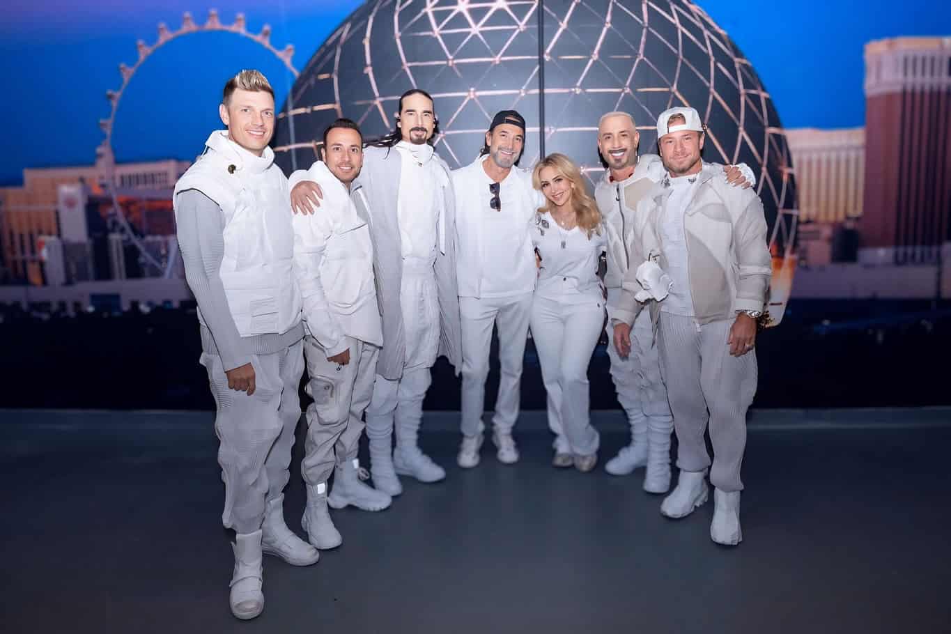 ¡En modo fan! Marco Antonio Solís y su esposa presumen foto con los Backstreet Boys