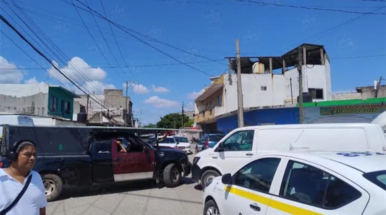 Nuevamente colapsan carretera a La Isla y vías alternas por obras hidráulicas