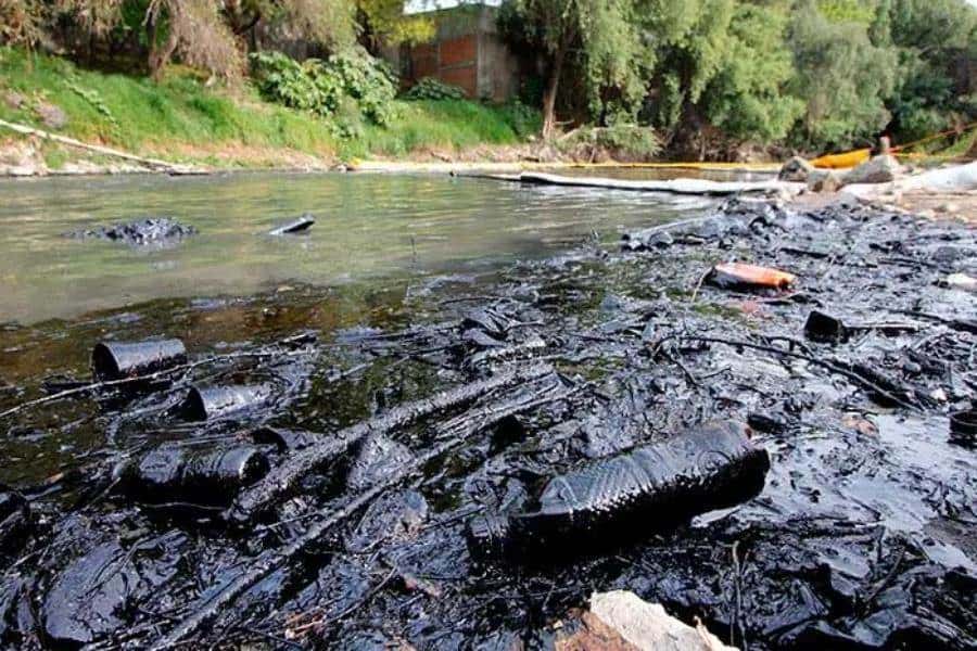 Reportan derrame de crudo en oleoducto en Puebla