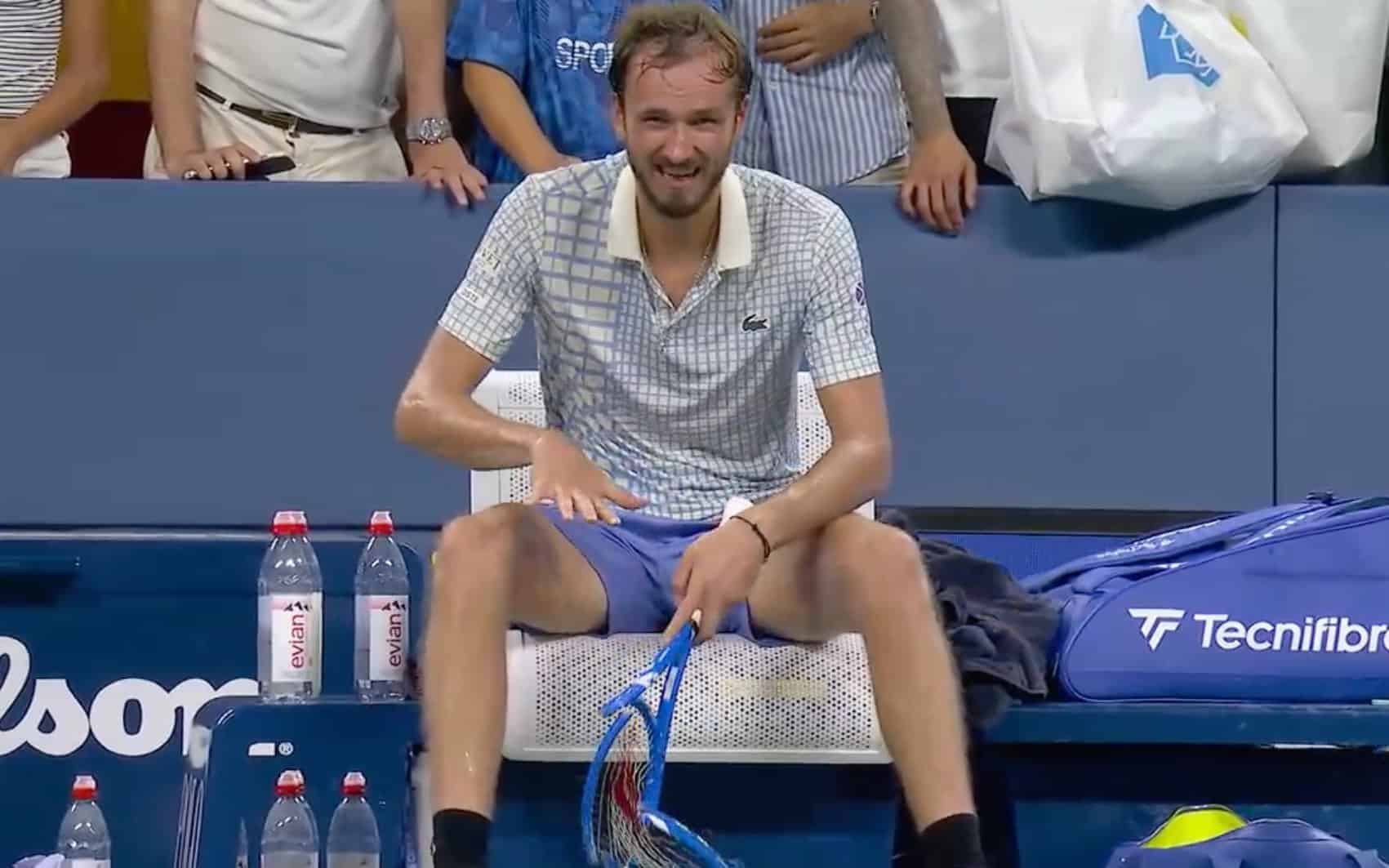 Medvedev protagonizó momento de frustración tras caer eliminado en primera ronda del US Open