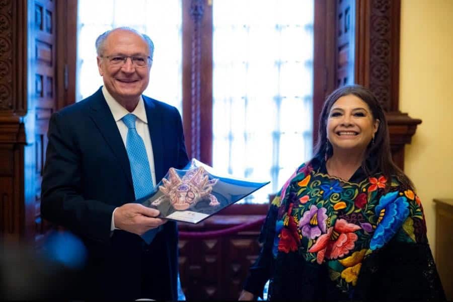 Clara Brugada entrega llaves de la CDMX al vicepresidente de Brasil