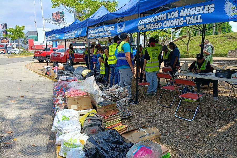 “Los Ángeles del Mago Chong-Tall” realiza colecta de materiales para reciclar en beneficio de niños con cáncer