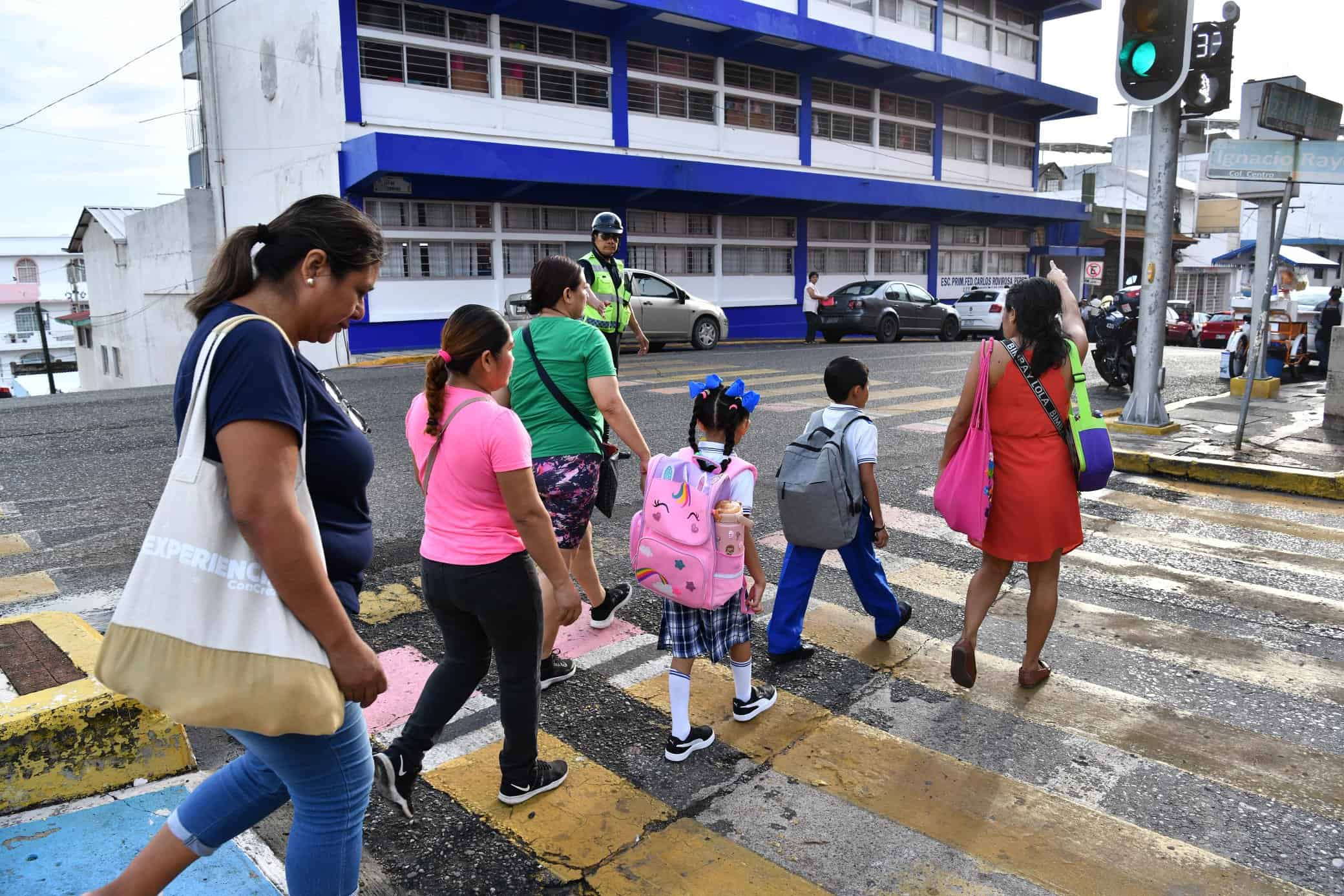 Contentos y con mucha ilusión, regresan a clases 500 mil alumnos de Educación Básica