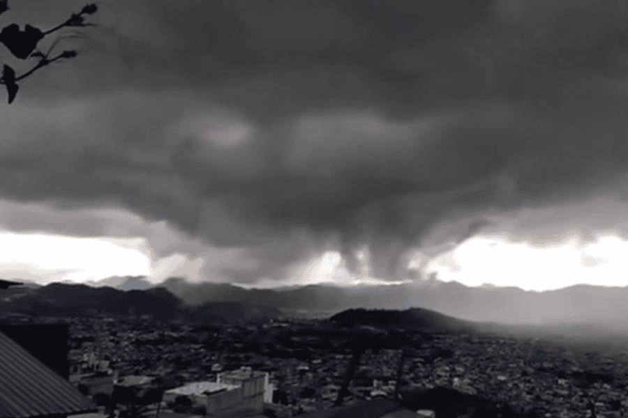 Tornados azotan San Cristóbal de las Casas, Chiapas; derriban árboles y estructuras