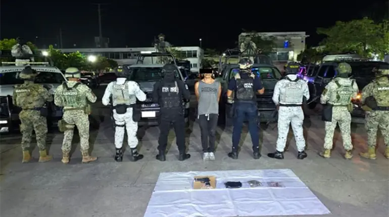 Detienen a dos presuntos secuestradores con armas y drogas en Centro y Teapa