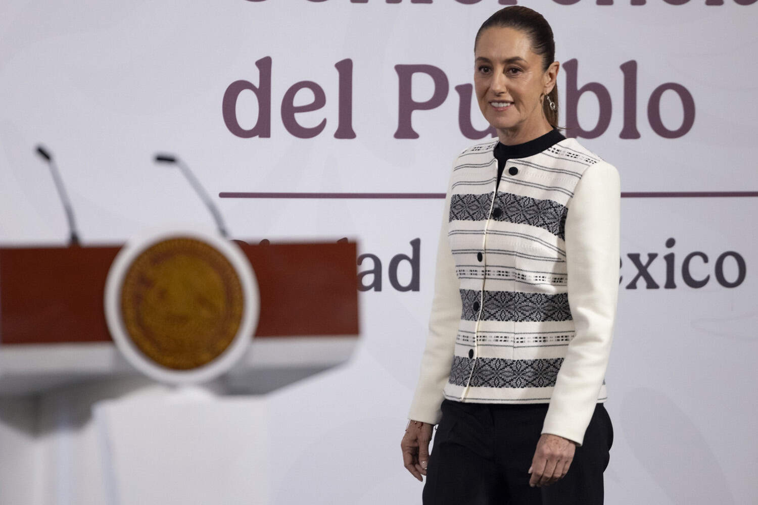 Sheinbaum negocia con FIFA instalación de pantallas gigantes en el Zócalo para ver el Mundial