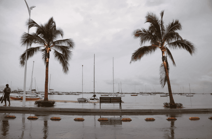 Suspenden clases en Baja California Sur por paso de tormenta ‘Lorena’