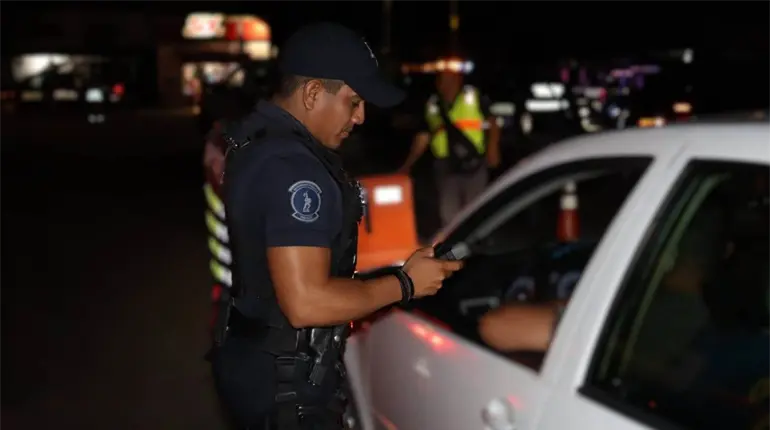 Emite PEC 24 infracciones durante Operativo Alcoholímetro en Centro