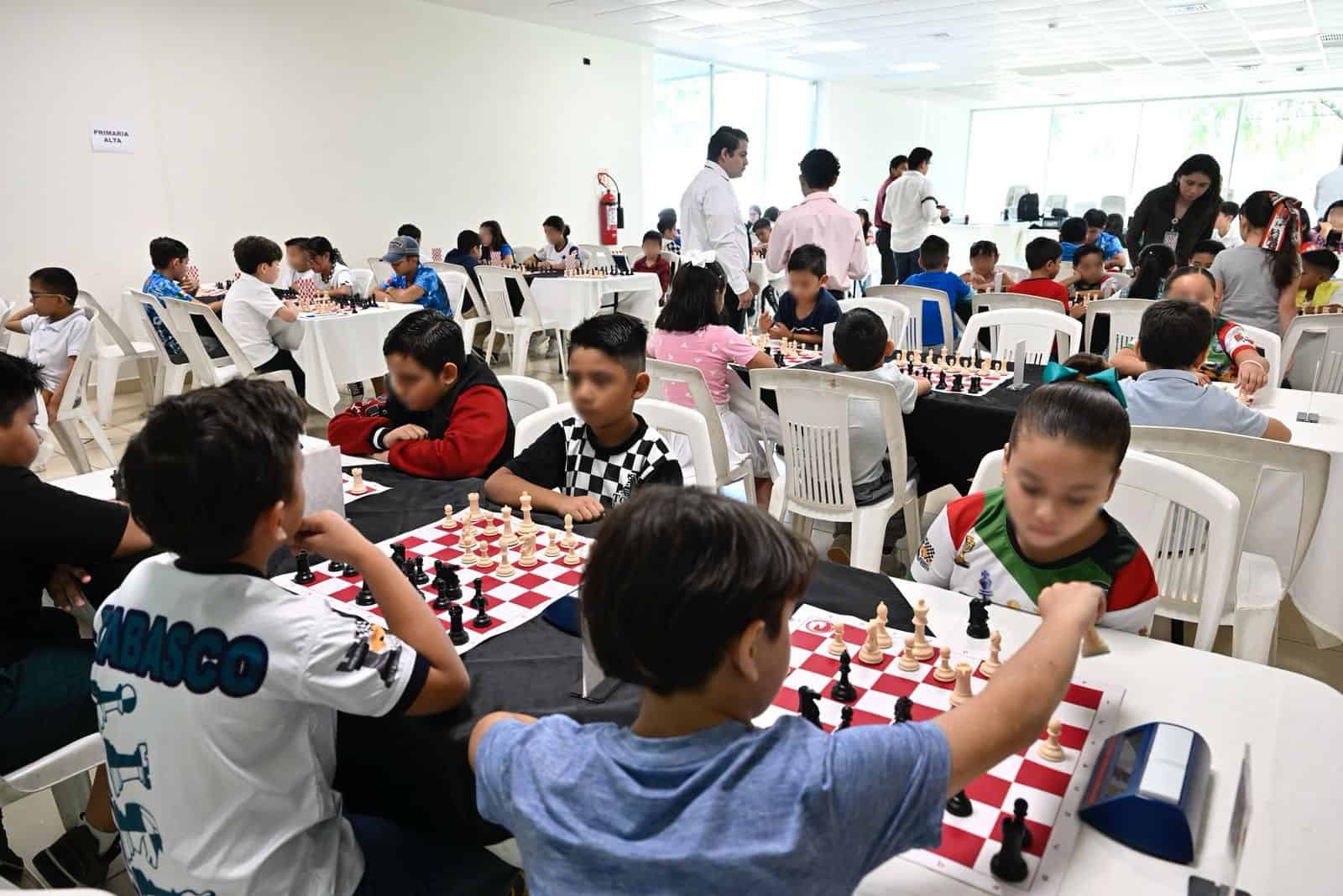 Organizan Torneo de Ajedrez ISSET 2025 “Jaque Mate por la Paz”