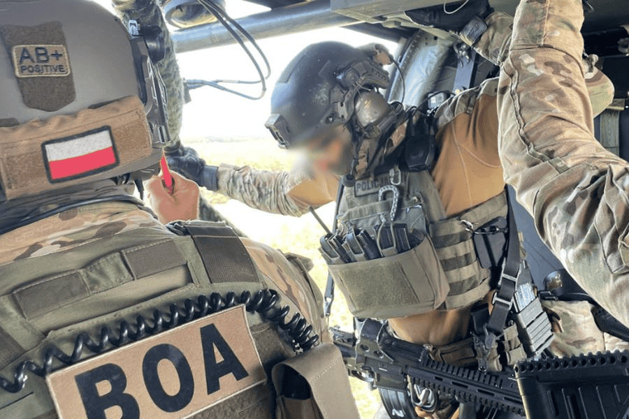 Desmantelan en Polonia laboratorio de metanfetamina; detienen a dos mexicanos