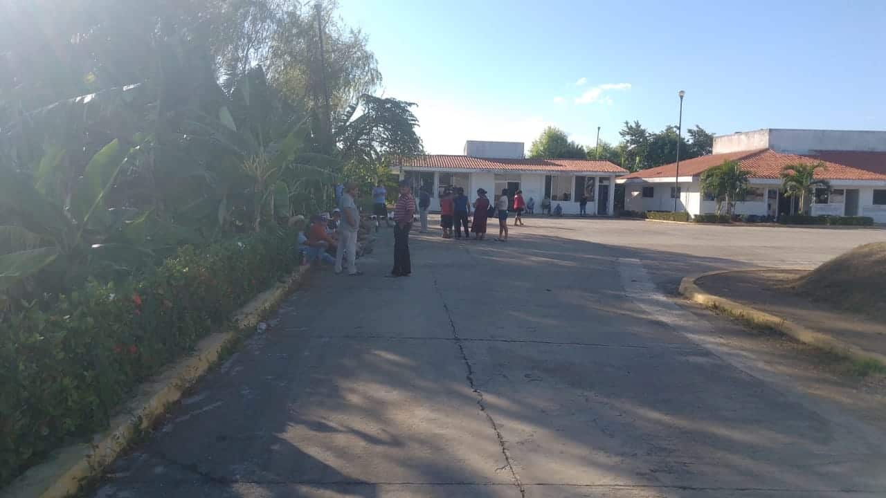 Por falta de agua, habitantes de Tamulté de la Sabanas se manifiestan en potabilizadora de Chilapa