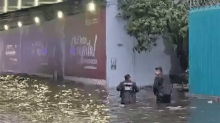 Vialidades de la CDMX, quedan de nuevo bajo el agua tras fuertes lluvias