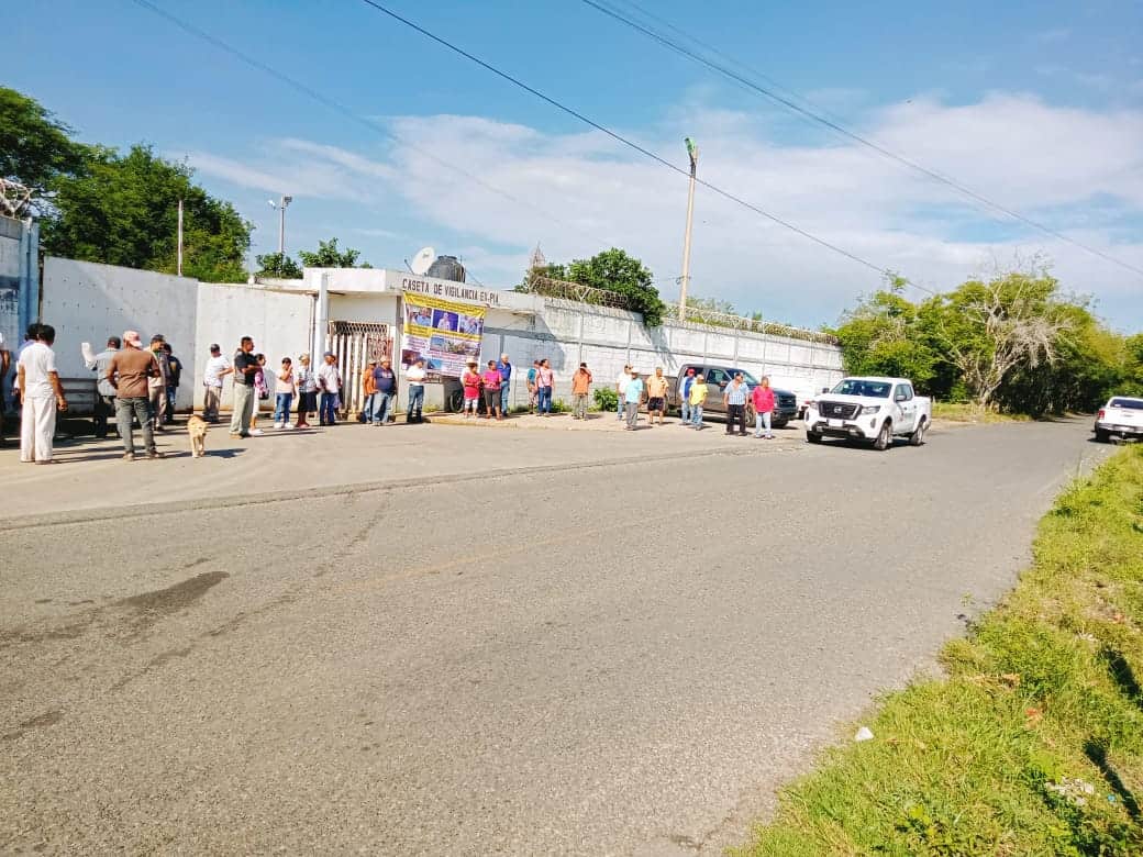 Protestan contra Pemex en Cunduacán por falta de pago por diversos daños