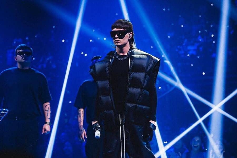 Peso Pluma primer mexicano en ser embajador de la Semana de la Moda de NY