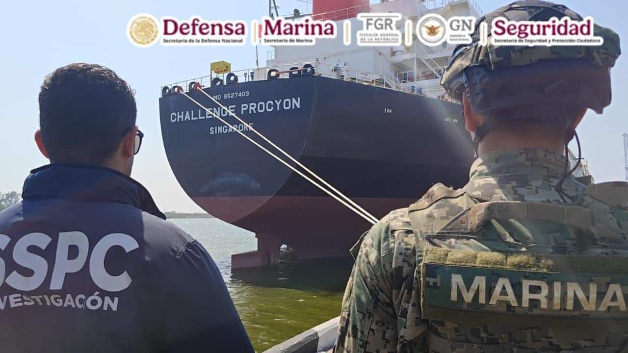 Vinculan a proceso a vicealmirante y 9 personas más por contrabando de hidrocarburos