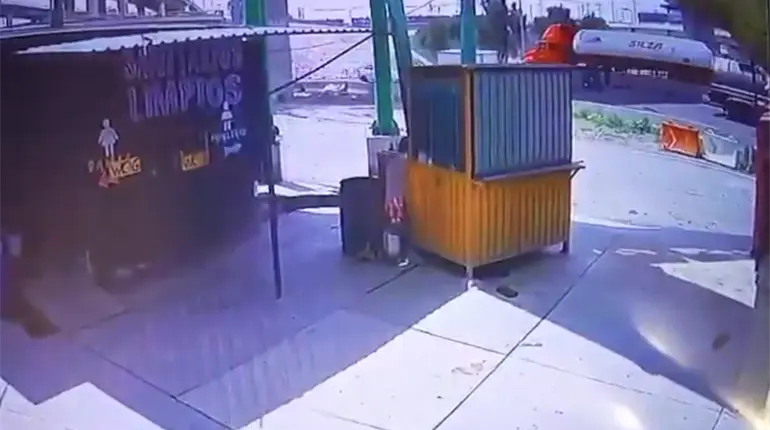 Video muestra que pipa iba a velocidad moderada previo a accidente en Iztapalapa