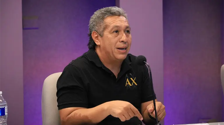 Padre Miguel Camacho envía felicitaciones al programa Telereportaje