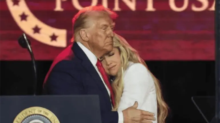 Trump asiste a homenaje de Charlie Kirk en Arizona
