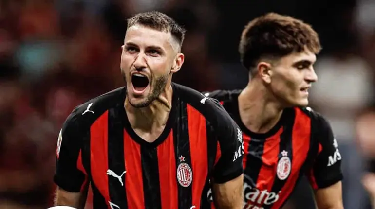 Santi Giménez marca su primer gol de la temporada en victoria del Milán en Coppa Italia