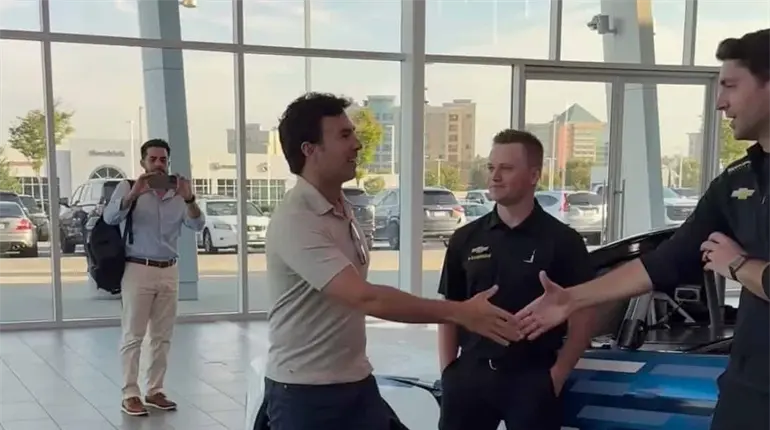‘Checo’ Pérez reporta por primera vez en la fábrica de Cadillac