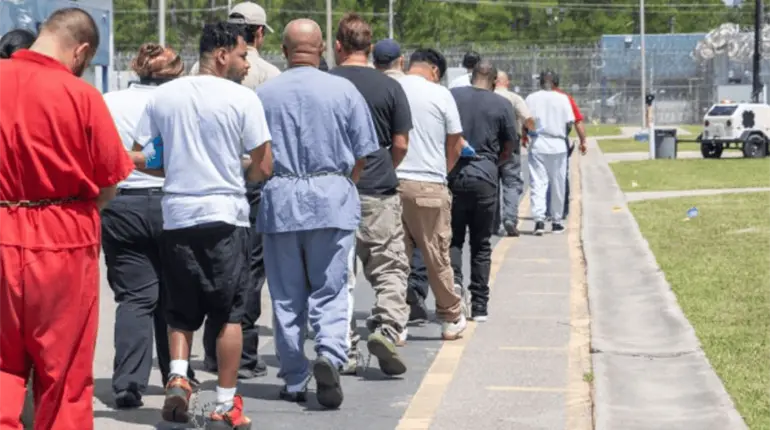 Consulado mexicano reporta aumento a 176 connacionales detenidos en Deportation Depot, Florida