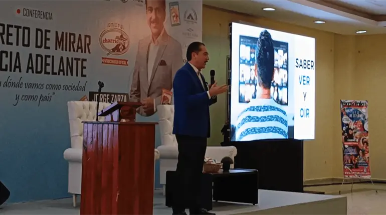 Destaca Jorge Zarza las seis claves para enfrentar “el reto de mirar hacia adelante”