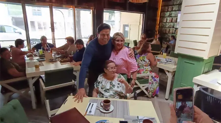 Fans de Francisco Gattorno cumplen “sueño de telenovela” en restaurante Olive Villahermosa