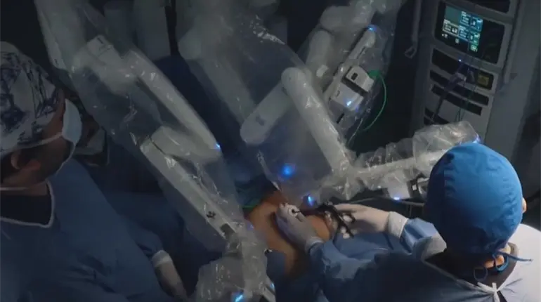 Realiza ISSSTE su primera cirugía con robots en Coahuila