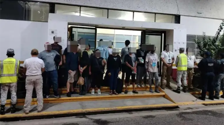 En operativos simultáneos, Marina rescata 16 migrantes y asegura armas, vehículos y droga en Chiapas