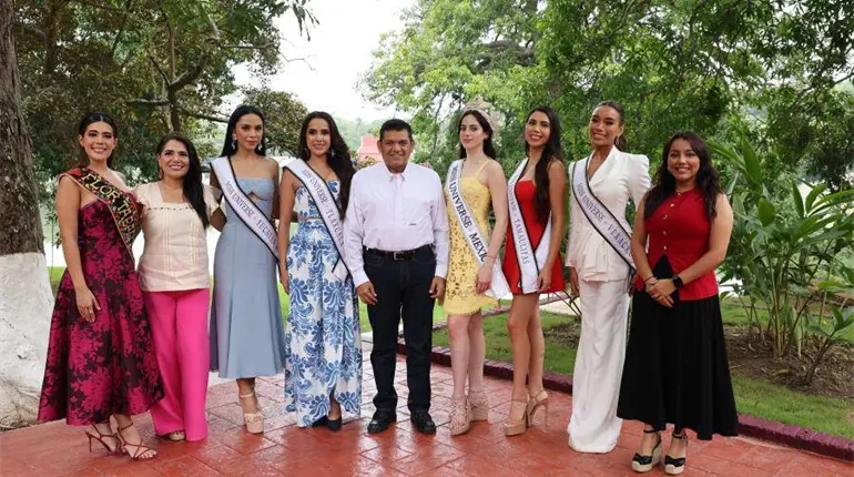 Recibe gobernador a Miss Universe México, Fátima Bosch, con desayuno en la Casa de la Laguna”