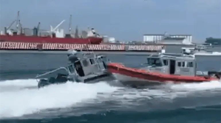 Chocan 2 embarcaciones de la Marina en Veracruz durante prácticas