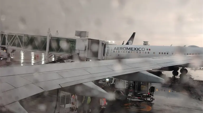 Lluvia afecta operaciones del AICM; vuelos sufrieron retrasos