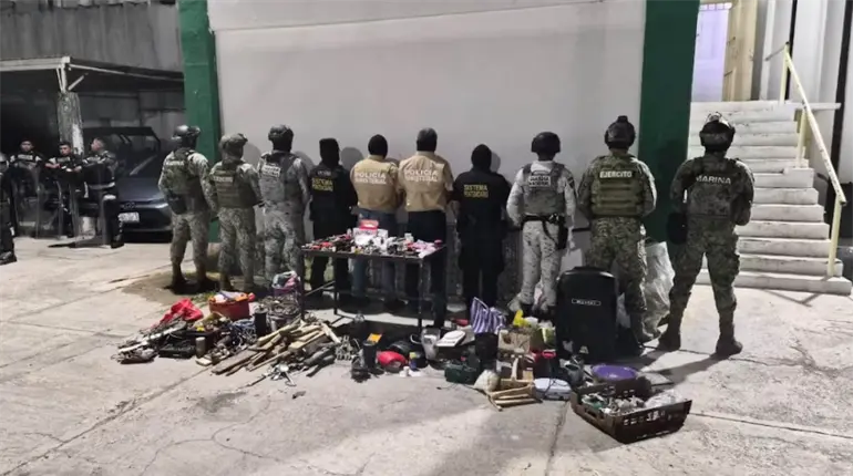 Decomisan armas, drogas y celulares durante revisión a Cereso de Campeche