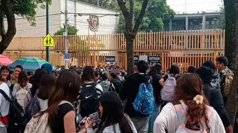 Amenazan con bomba prepa 8 de la UNAM